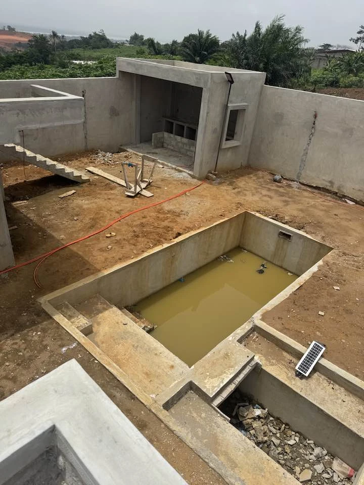 DUPLEX D’EXCEPTION AVEC PISCINE – BINGERVILLE ADJIN