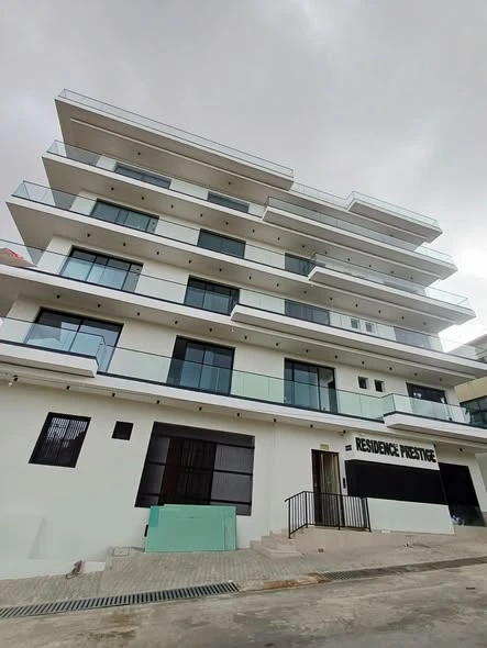 À LOUER – COCODY RIVIERA 4 MBADON | APPARTEMENTS MODERNES 4 PIÈCES + PENTHOUSE 5 PIÈCES AVEC PISCINE